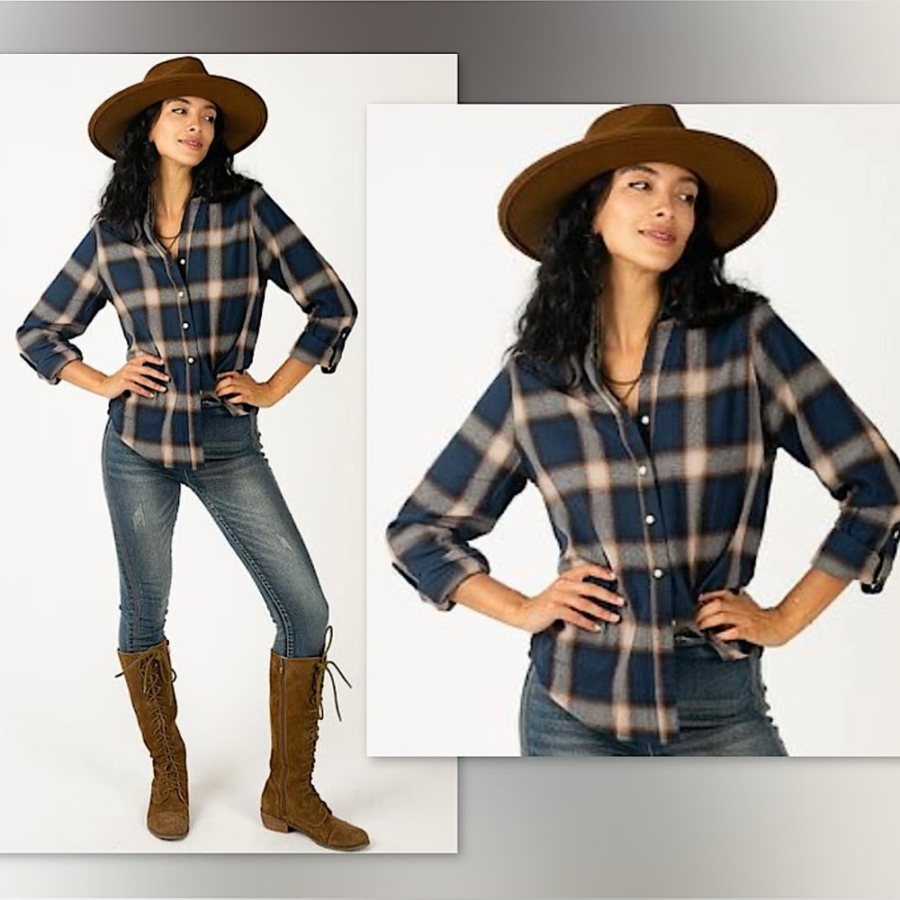 🍂Joyfolie Taylah Button Up Top in Navy Plaid, L
Never Worn, Like New✨
